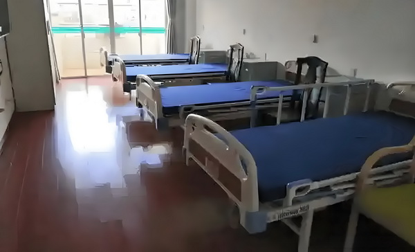 怎样查询深圳入户积分查询_变态男躲女神床下，尺度生猛的日本电影！ 尺月1年7当地8日时间